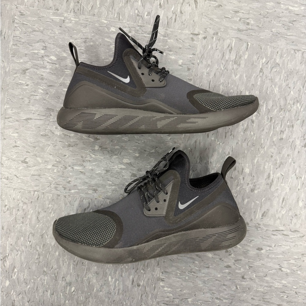 Nike Men's Black Lunarcharge Athletic Shoes